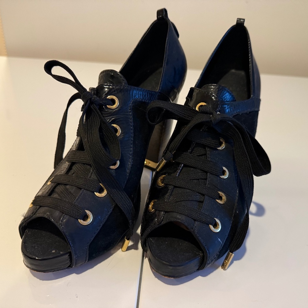 Tory Burch Shoe 10M Black Leather Patent Suede Lace Tie Gold Grommet Heels